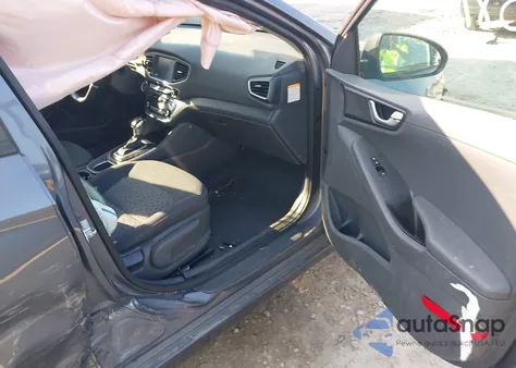 2017 Hyundai Ioniq Hybrid Blue z USA, uszkodzony, nr VIN KMHC65LC1HU022605